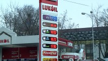 ZIS ȘI FĂCUT: Două companii petroliere au scăzut prețul la carburanți