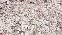 Cadou neașteptat de Crăciun în Hong Kong: bani aruncați în plină stradă