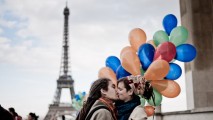 Atacurile teroriste din Paris au ieftinit vacanțele. Vezi cât costă să petreci Ziua Îndrăgostiților în orașul romantic