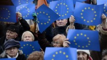 Ungurii protestează împotriva premierului Orban. "Vrem să rămânem cetățeni ai UE"
