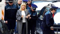 Elena Udrea a fost plasată în arest la domiciliu, însă va merge astăzi la Parlament