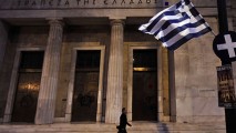 Grecii își retrag depozitele din bănci