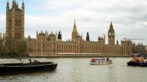 Британская королева распустит парламент в преддверии всеобщих выборов