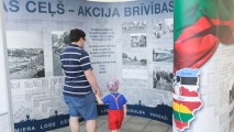 Expoziţie în centrul capitalei: „Calea Baltică – eveniment în numele libertăţii”