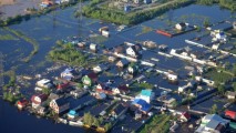 Suburbiile orașului rus Nefteiugansk, inundate cu petrol