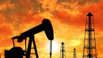 Preţul petrolului scade, în aşteptarea unui acord în domeniul nuclear cu Iranul