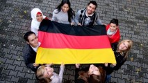 Германия увеличит расходы на беженцев