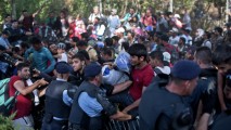 Чехию обвиняют в унижении беженцев