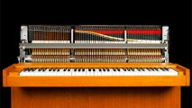 Счастливое пианино группы АВВА продадут на аукционе