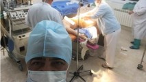 Глава минздрава Руксанда Главан потребовала наказать врача из Флорешт, сделавшего селфи во время родов