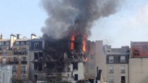 Мощный взрыв прогремел в жилом доме в центре Парижа, начался пожар