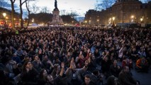 Franța: Manifestanții din Piața Republicii, evacuați de poliție, dar vor putea reveni în cursul serii