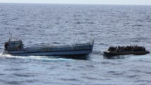 400 de migranți și-ar fi pierdut viața în Mediterană