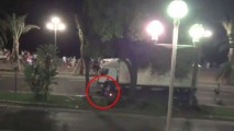 Atentatul de la Nisa: Un motociclist a încercat să-l oprească pe șoferul camionului