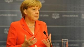 Merkel respinge 'ferm' apelurile de a nu mai primi refugiați
