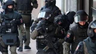 Poliția germană nu mai risca nimic! Cinci persoane arestate