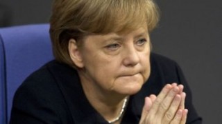 Немцы: Наша Меркель и гибель "Титаника" назвала бы просто испытанием