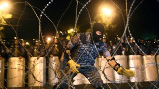 Armenia: Opozanții care au ocupat o secție de poliție s-au predat, 20 de arestări