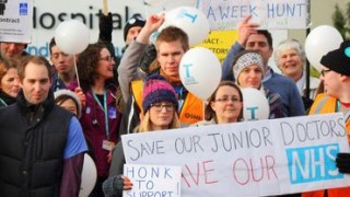 Британские младшие врачи объявили о проведении самой продолжительной забастовки
