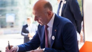 Premierul Pavel Filip a semnat petiția de aderare la UE