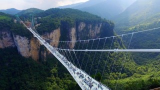 В Китае закрыли самый длинный стеклянный мост