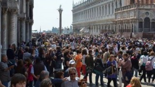 Venețienii își cer orașul înapoi: 34 de milioane de turiști pe an sunt prea mulți