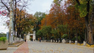 Тротуары в центре Кишинева начинают "возвращаться к жизни"