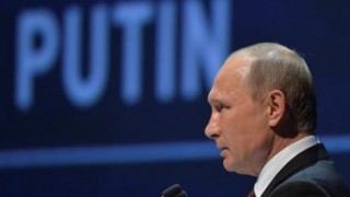 Путин не поедет в Париж из-за критики Олланда