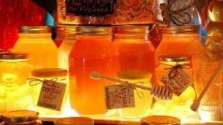 Apicultorii bat alarma: Peste hotare scade cererea de miere moldovenească