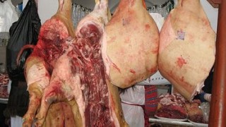 Iată până când Republica Moldova va menţine restricţia de import de carne de porc din Ucraina