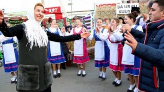 Влах устроила хоровод на празднике в Гагаузии