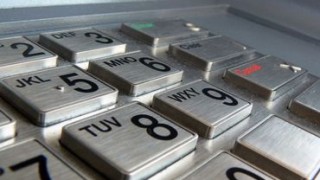 Bancomate din R. Moldova, forțate să arunce toți banii afară, după atacurile hackerilor „Cobalt”