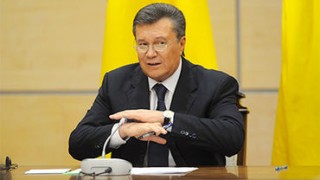 В Киеве начали допрос Януковича