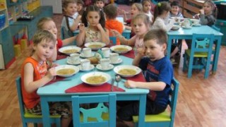 Что говорят директора о просроченных продуктах в детских садах