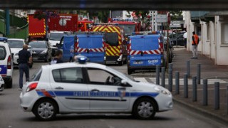 Мужчина, захвативший заложников под Тулузой, открыл огонь по полиции