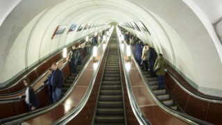 В Москве пассажиры метро спели "Катюшу" в честь Дня Победы