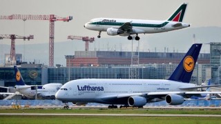 Grevă la compania aeriană Alitalia: 300 de zboruri au fost anulate