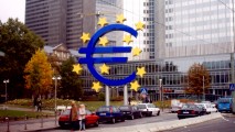 BĂNCILE DIN ZONA EURO AU NEVOIE DE O REVIZUIRE URGENTĂ