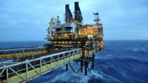 Petrolul s-a ieftinit cu 5%, potrivit datelor privind creșterea stocurilor în SUA