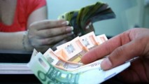 Euro și dolarul bat în retragere. Cursul valutar stabilit astăzi de BNM