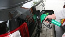 Veste proastă pentru șoferi, de astăzi se scumpește benzina