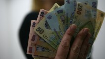 Românii ne împrumută bani pentru ”plățile bugetare”