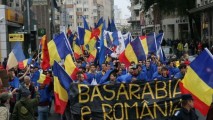 Miting pentru unire, la Neptun, unde are loc ședința Guvernelor României și Republicii Moldova