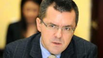 Dungaciu: Orice bani daţi în Republica Moldova riscă să ajungă o investiţie proastă