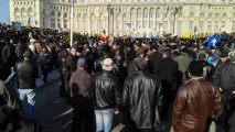 Protest la Parlamentul României. Mii de ciobani au luat cu asalt Casa Poporului