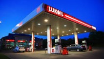 Lukoil se retrage din trei țări