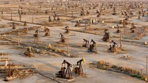 Крупнейшие производители сланцевой нефти США решили сократить добычу