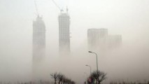 Cel mai grav val de smog înregistrat de la începutul acestui an în China a cuprins astăzi capitala Beijing