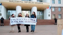 Protest la Parlament. Jurnaliştii cer acces liber la şedinţe