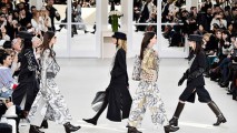 Chanel украсила эмодзи одежду из новой коллекции